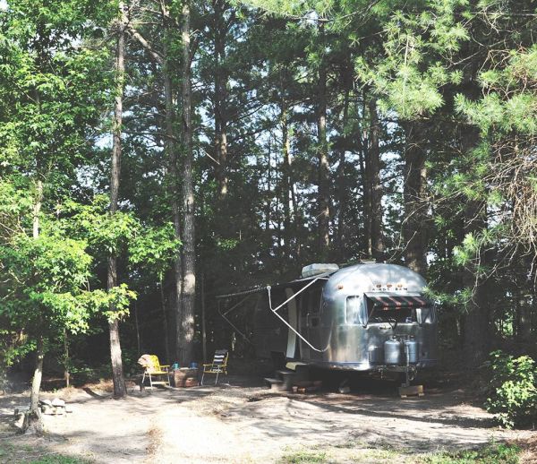 Un Airstream au fond du jardin, synonyme de liberté