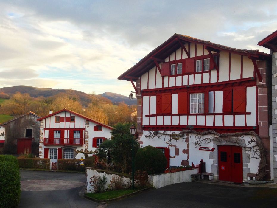 Caractéristiques d'une maison basque Qu'est ce qu'une maison basque