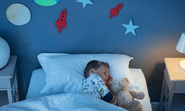 Comment aider son enfant à s'endormir plus facilement tout seul