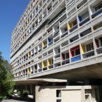 La façade de la Cité Radieuse de Le Corbusier.