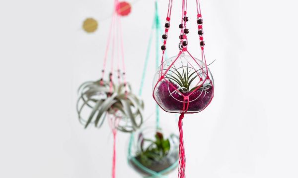 DIY : Créez une suspension en macramé pour vos pots de fleurs