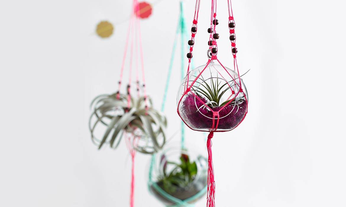 DIY : Créez une suspension en macramé pour vos pots de fleurs