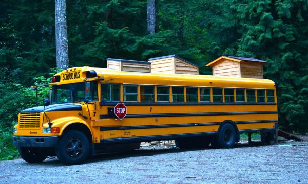 Le bus scolaire transformé en maison