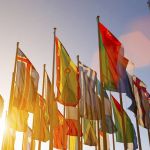 Drapeaux des pays membres de l'ONU.