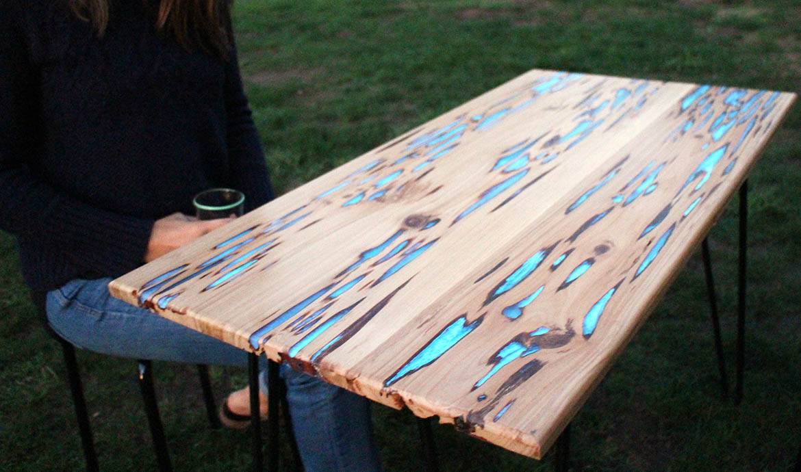 Tuto : Fabriquez une table qui brille dans le noir !