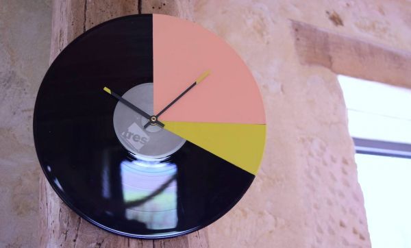 DIY : Créez une horloge murale avec un ancien vinyle