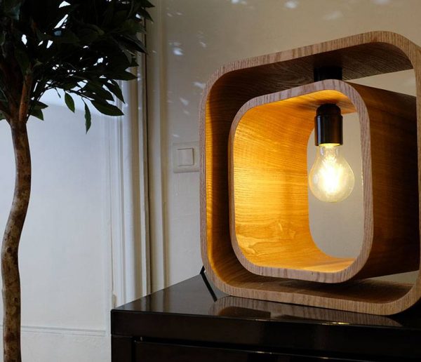 DIY : fabriquez une lampe design en détournant des étagères cubes