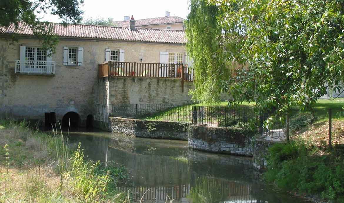 Vivre dans un moulin au fil de l'eau