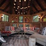 Cabane ronde en chêne, construite par Roderick Romero aux Etats-Unis.