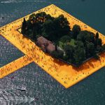 Une maison au milieu du lac