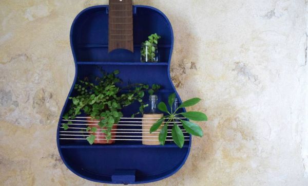 DIY : transformer une guitare en objet de décoration