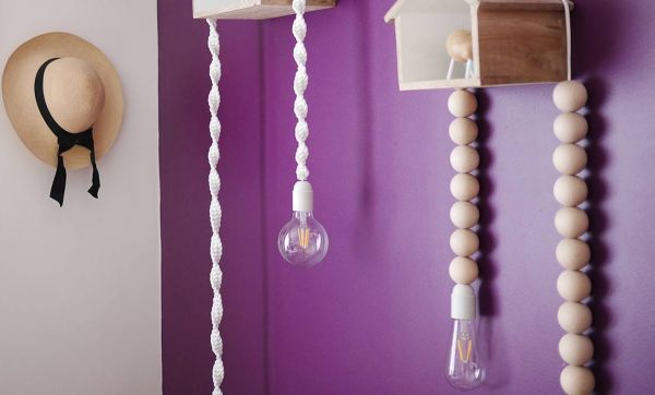 DIY : fabriquer des lampes baladeuses en macramé et en bois