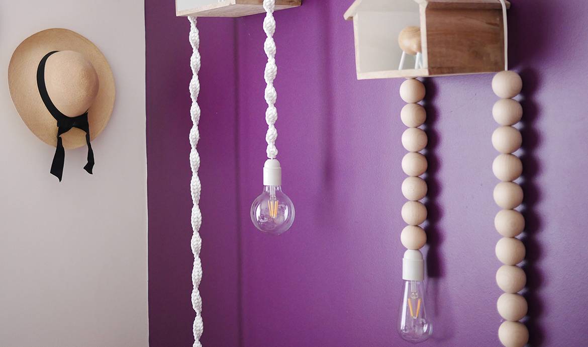 DIY : fabriquer des lampes baladeuses en macramé et en bois