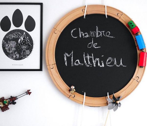 DIY : Fabriquez un tableau noir encadré par un petit train