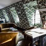 La suite de l'hôtel Providence, décorée sur le thème de la jungle.