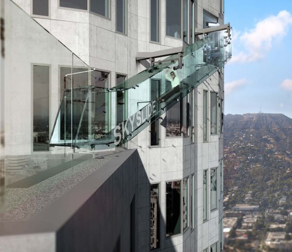 Skyslide : un toboggan à 305 mètres de haut