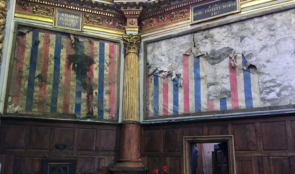 Des papiers peints révolutionnaires découverts dans une église