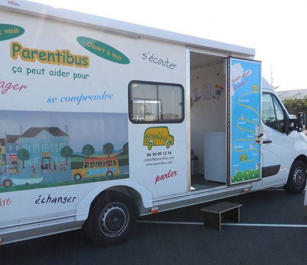 Parentibus : un bus à la rencontre des familles isolées