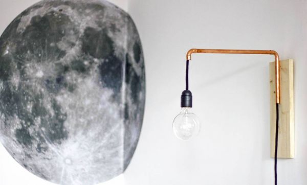 DIY : fabriquez une lampe murale en cuivre