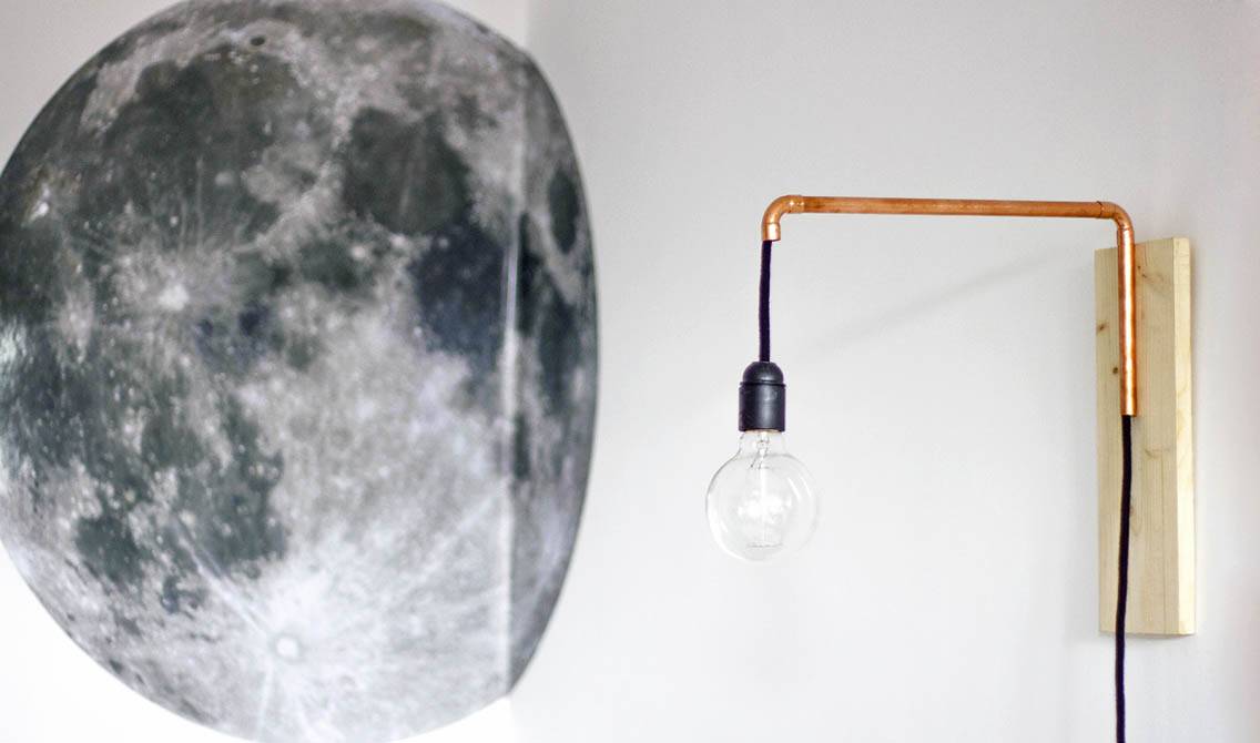 DIY : fabriquez une lampe murale en cuivre