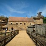 Le chateau-fort de Guédelon, en construction depuis 19 ans.