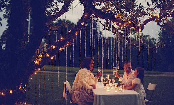 Illuminer son dîner dans le jardin : mode d'emploi