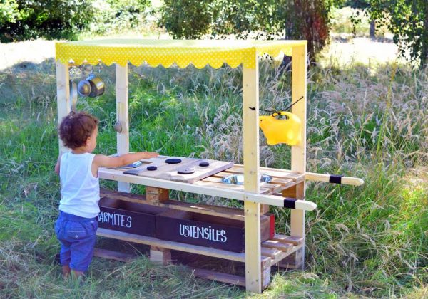 Diy Fabriquez Une Mud Kitchen Une Cuisine En Bois Pour