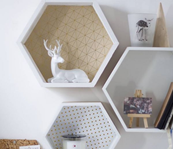 DIY : fabriquer des étagères hexagonales pour habiller votre mur