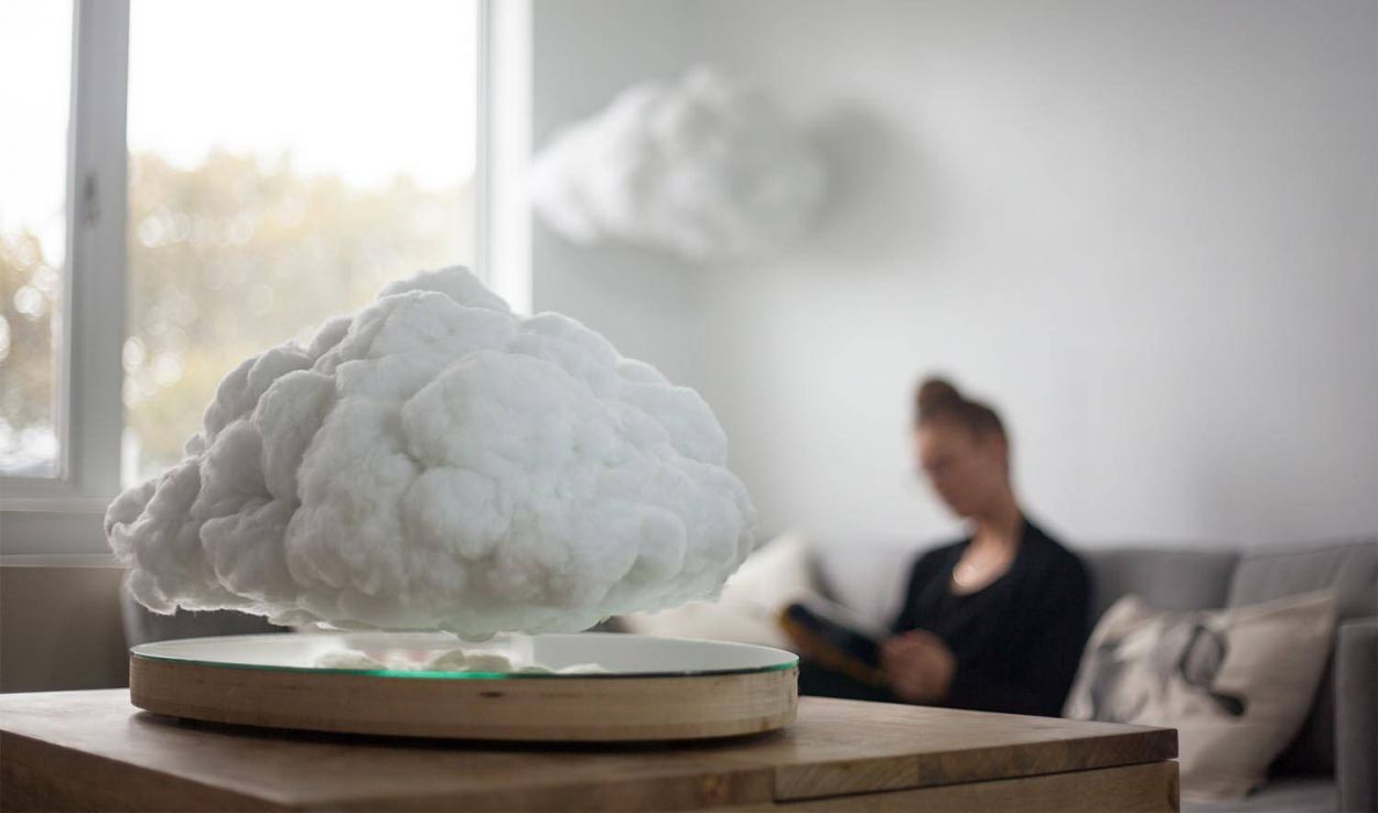 Un nuage plus vrai que nature, en lévitation dans le salon