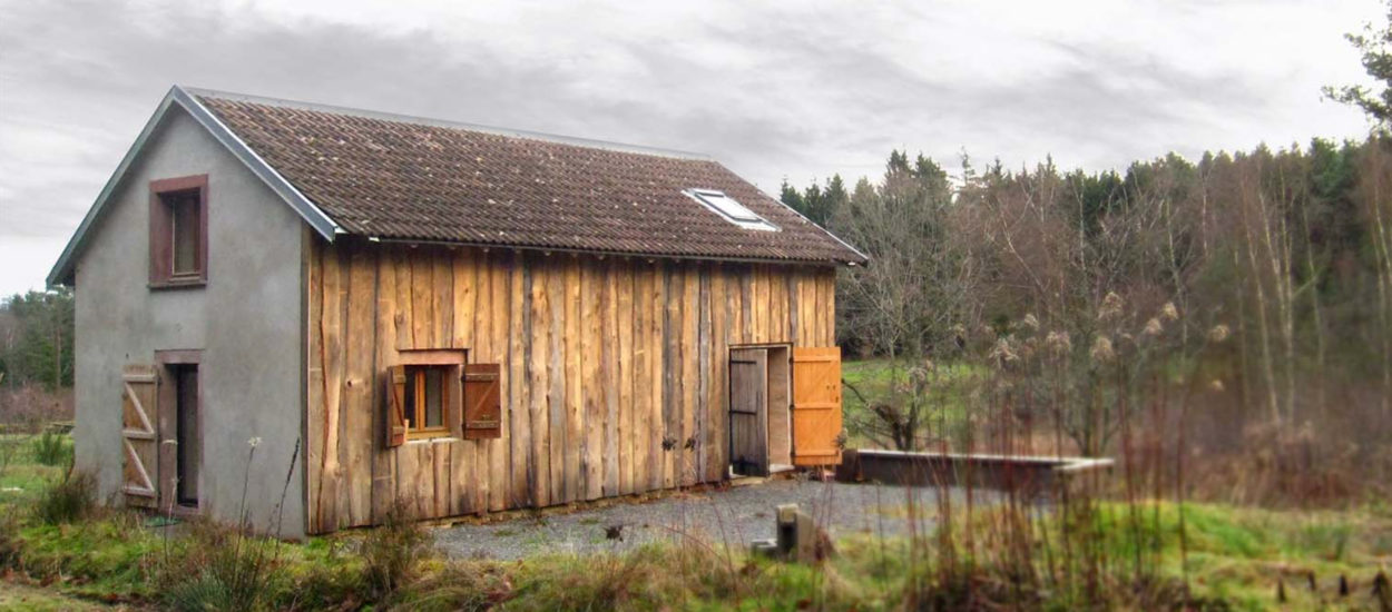 Avant / Après : Une retraite au cœur de la forêt, dans cette ancienne grange