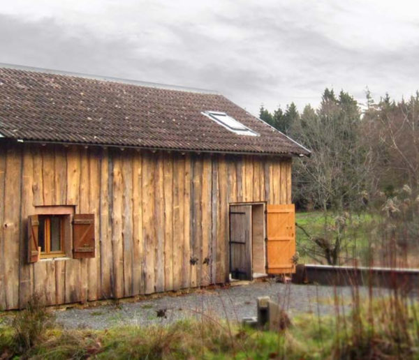 Avant / Après : Une retraite au cœur de la forêt, dans cette ancienne grange