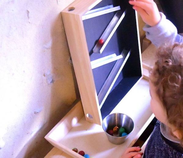 DIY : Fabriquez un circuit de billes en bois inspiré par Montessori pour une poignée d'euros