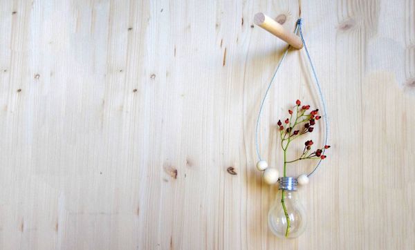 DIY : Une ampoule transformée en un joli soliflore