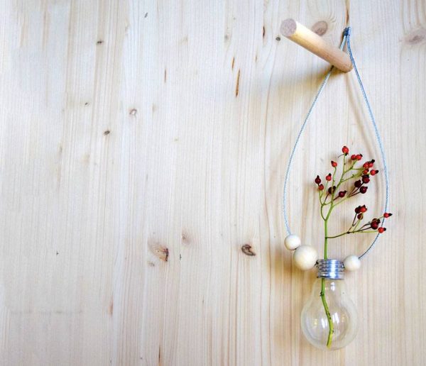 DIY : Une ampoule transformée en un joli soliflore