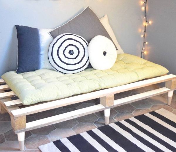 DIY : Fabriquez une banquette en palette pour moins de 30 euros