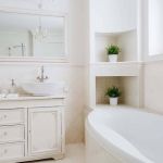 Découvrez toutes les astuces pour une salle de bains zéro déchet.