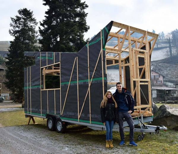 À 18 ans, il construit sa tiny house pour être autonome