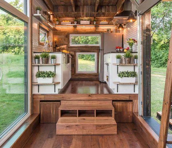 Découvrez une tiny house esprit scandinave, option bain à remous