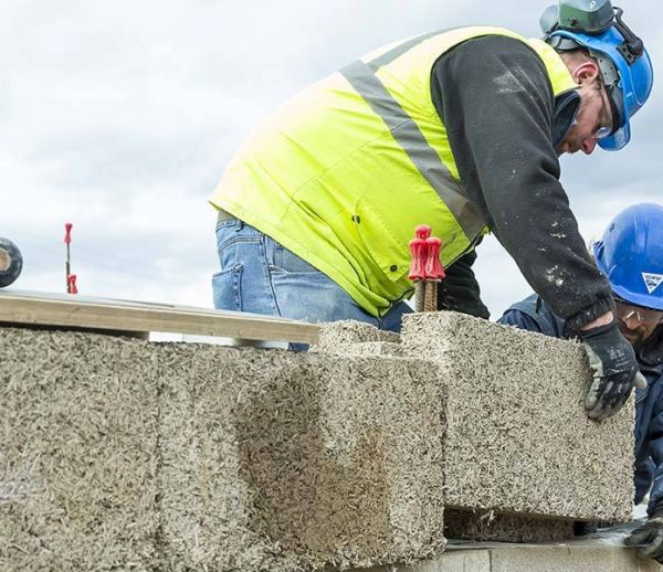 Pourquoi ne pas construire votre maison avec des briques... de chanvre ?