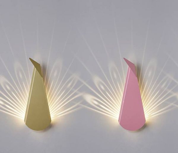 Paon et cerfs, des lampes au design pop et graphique