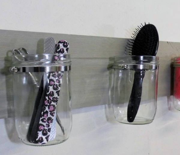 DIY : Fabriquez un rangement pour la salle de bain avec des bocaux