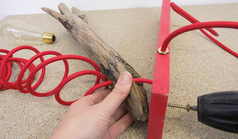 DIY : Fabriquer une lampe suspendue en bois flotté - Lampe en bois