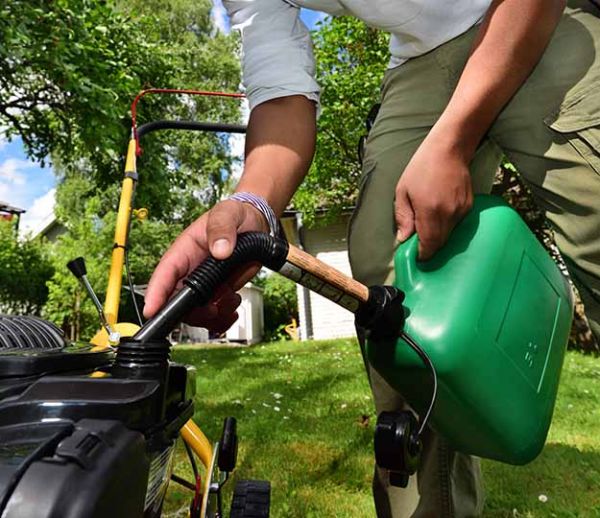 Comment réussir le démarrage de sa tondeuse après l'hiver ?