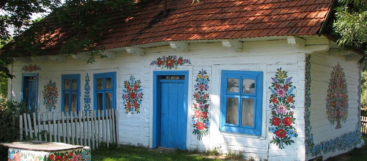 Zalipie, le village polonais peint de mille fleurs