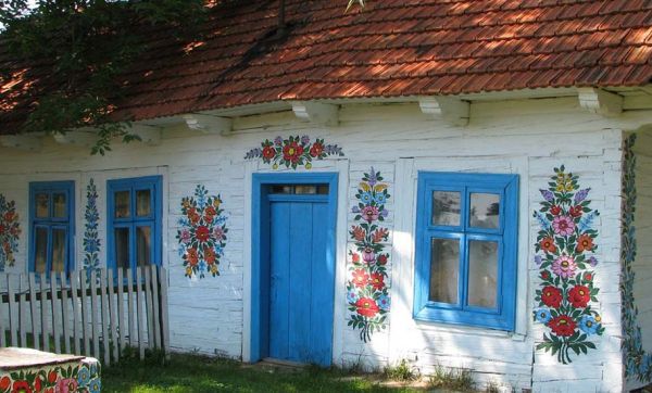 Zalipie, le village polonais peint de mille fleurs
