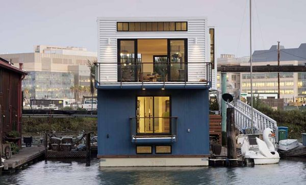 Une maison flottante au design industriel dans la baie de San Francisco