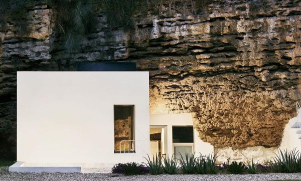 Une maison troglodyte design au coeur des montagnes espagnoles