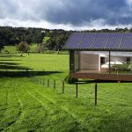 Avec cette tiny house, pas besoin de fondations ni de raccordement au réseau.