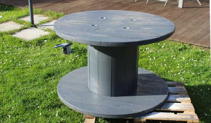 Faites-vous une table de jardin avec un touret - Salon de jardin récup