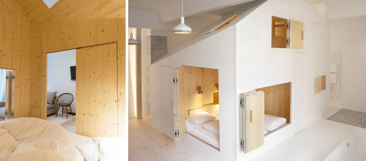Cette mini-maison, posée au milieu d'une chambre, se referme comme une boîte